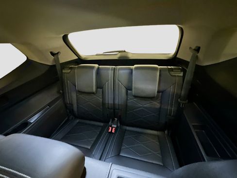 Used 2025 Volkswagen Atlas SE AWD/4WD image 30