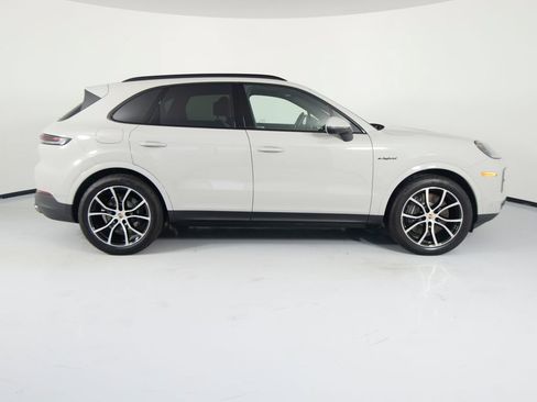 Certified 2026 Porsche Cayenne E-Hybrid AWD/4WD image 11