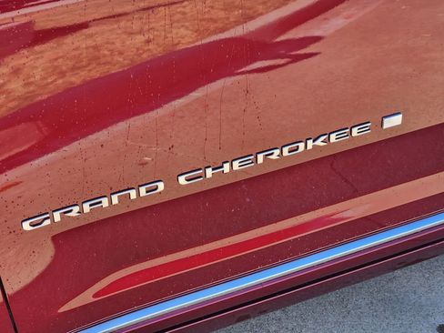 New 2025 Jeep Grand Cherokee Summit image 8