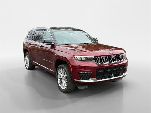Used 2023 Jeep Grand Cherokee L Summit w/ Luxury Tech Group V image 2