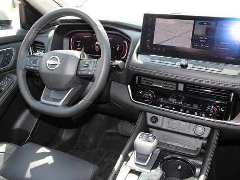 Used 2025 Nissan Rogue Platinum AWD/4WD image 8