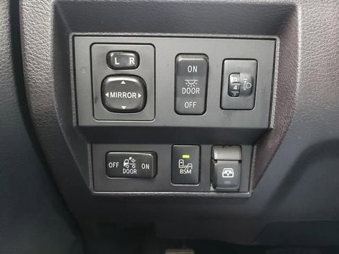 Used 2016 Toyota Tundra SR5 w/ TRD Off Road Package AWD/4WD image 20