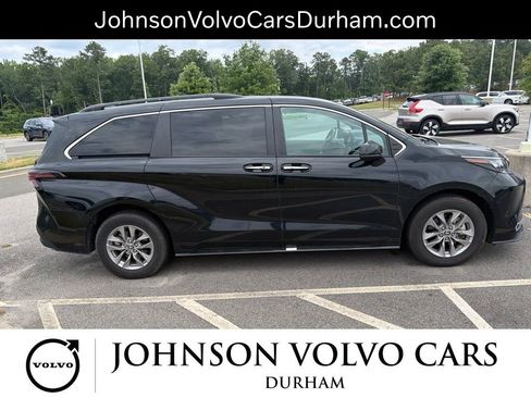 Used 2024 Toyota Sienna XLE FWD image 19