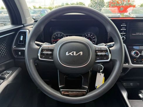 Used 2023 Kia Sorento LX FWD image 13