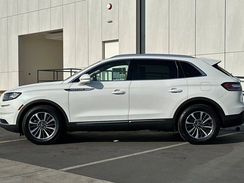 Used 2022 Lincoln Nautilus Reserve w/ Luxury Package image 6