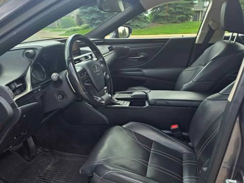 Used 2019 Lexus ES 300h w/ Accessory Package FWD image 4
