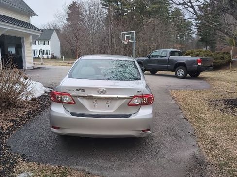 Used 2013 Toyota Corolla LE image 3