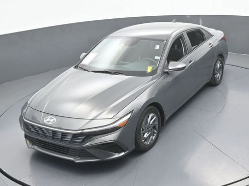 Used 2024 Hyundai Elantra SEL FWD image 42