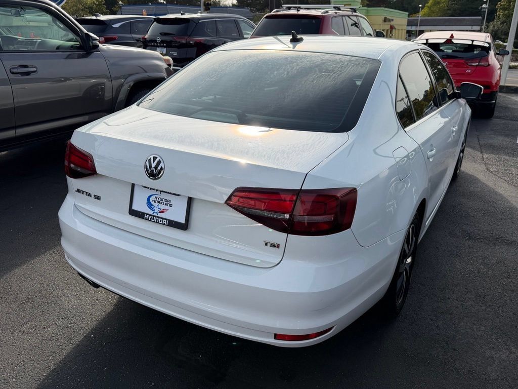 Used 2017 Volkswagen Jetta SE FWD image 6
