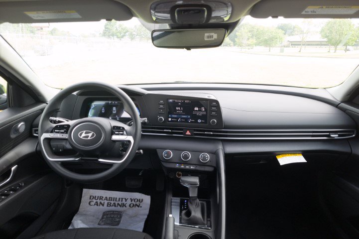 New 2026 Hyundai Elantra SE FWD image 18