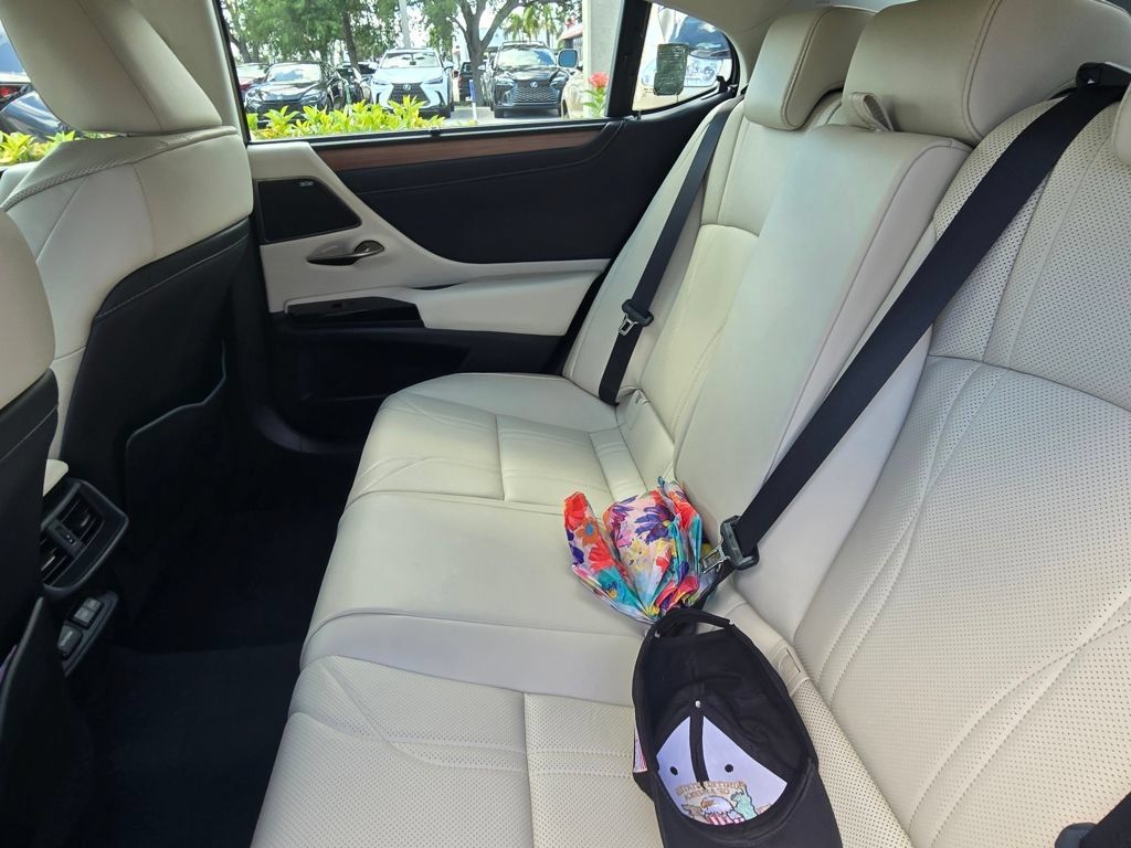 Certified 2025 Lexus ES 350 Ultra Luxury w/ Accessory Package (Z2) FWD image 8