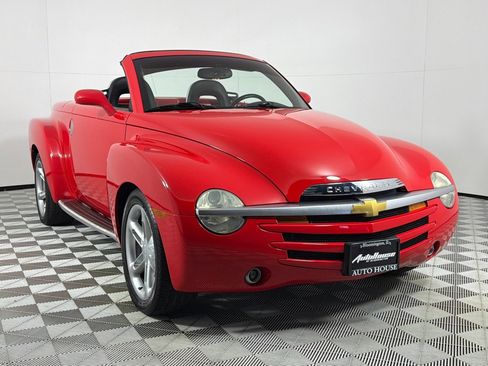 Used 2004 Chevrolet SSR w/ Preferred Equipment Group image 3