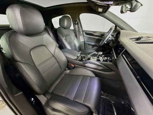 Certified 2022 Porsche Cayenne Coupe image 28
