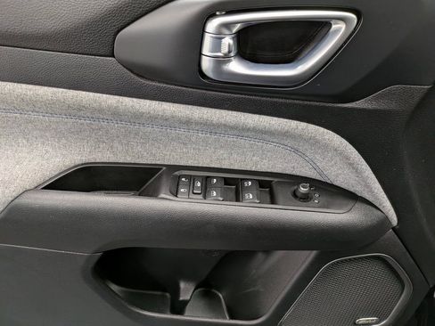 Used 2022 Jeep Compass Latitude w/ Sun and Sound Group image 9