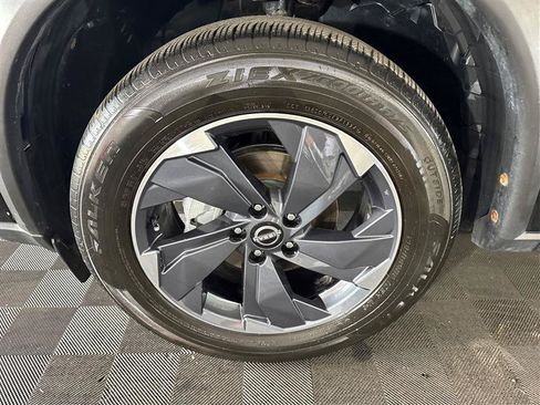 Used 2025 Nissan Rogue SV FWD image 30