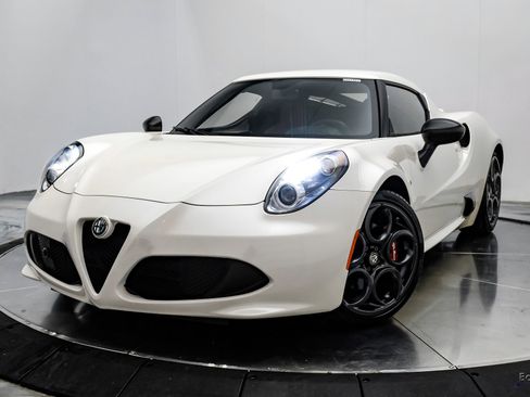 Used 2015 Alfa Romeo 4C Coupe w/ Leather Interior Group image 5