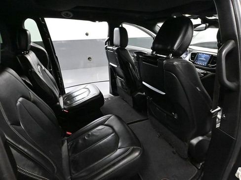 Used 2019 Chrysler Pacifica Touring-L Plus w/ Advanced Safetytec Group FWD image 53
