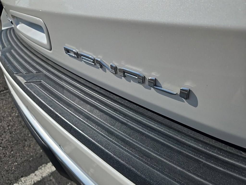Used 2023 GMC Yukon XL Denali AWD/4WD image 14