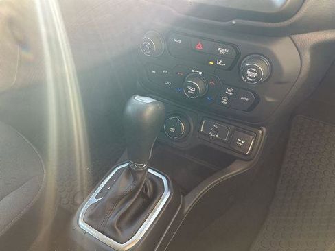 Used 2023 Jeep Renegade Latitude image 5