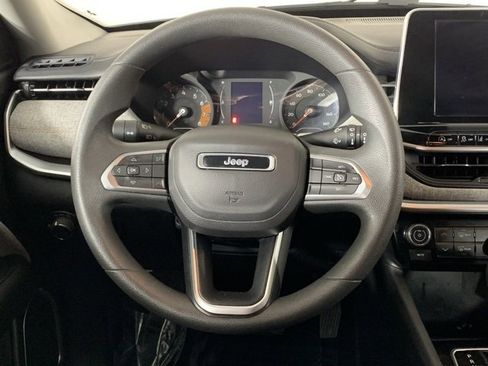 Used 2022 Jeep Compass Sport image 15