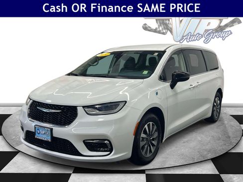 Used 2024 Chrysler Pacifica Limited FWD image 4