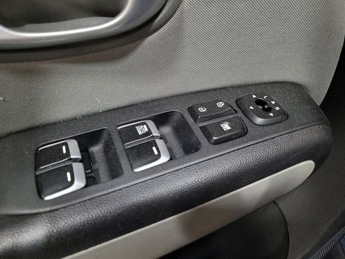 Used 2018 Kia Soul FWD image 27