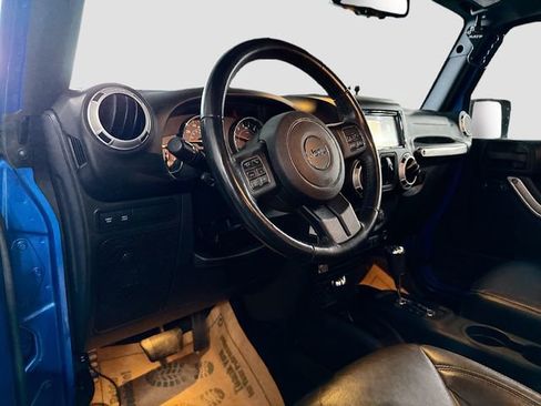 Used 2015 Jeep Wrangler Unlimited Rubicon w/ Connectivity Group image 10