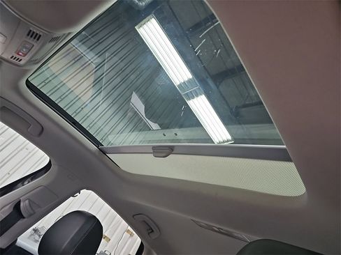 Used 2024 Volkswagen Jetta SE image 28