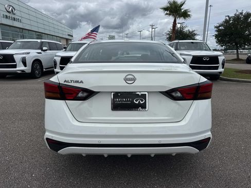 Used 2025 Nissan Altima 2.5 SV FWD image 6