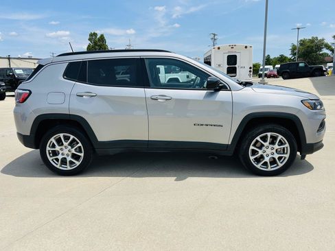 Used 2023 Jeep Compass Latitude AWD/4WD image 35