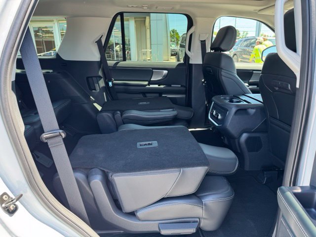Used 2025 Ford Expedition Platinum AWD/4WD image 37