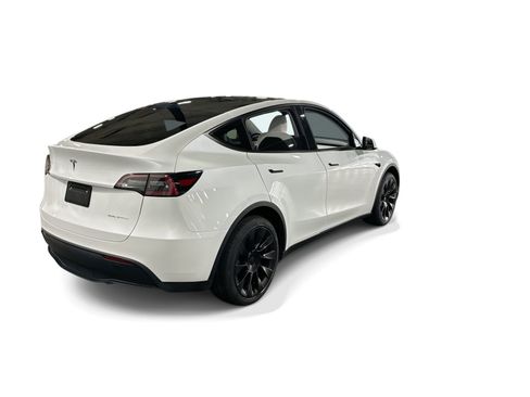 Certified 2023 Tesla Model Y AWD image 6