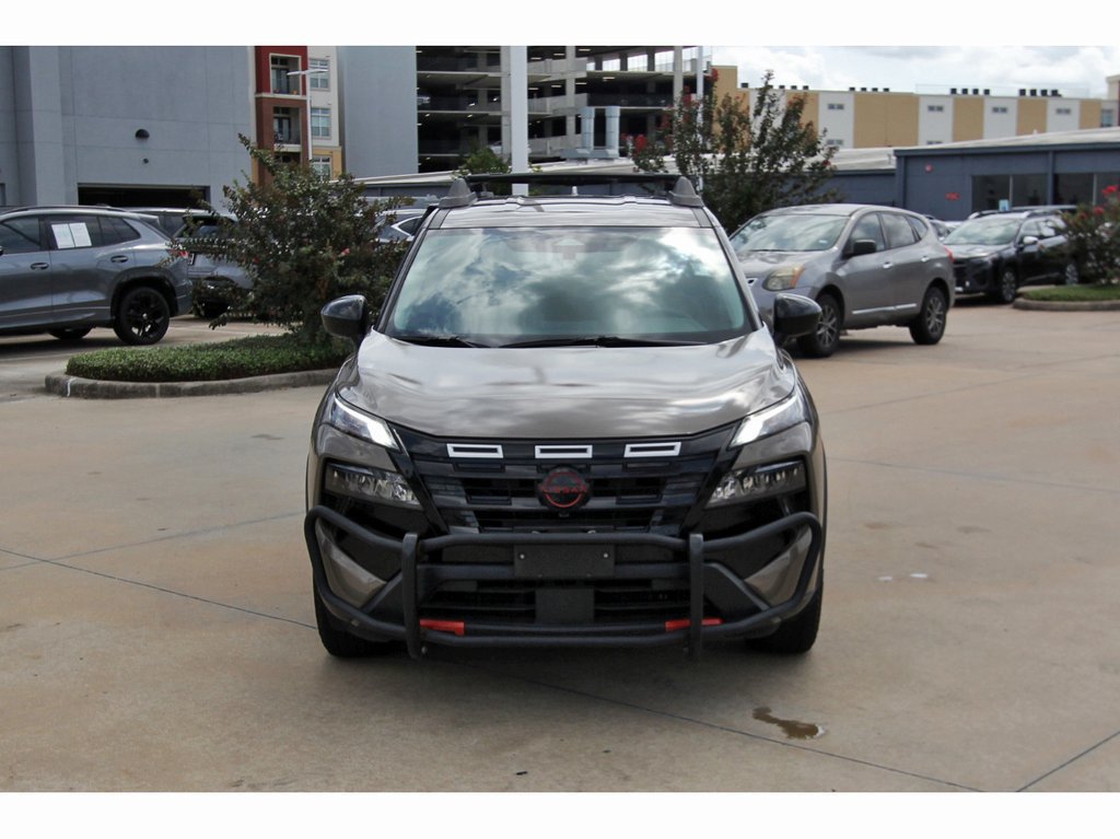 Used 2025 Nissan Rogue SV AWD/4WD image 2