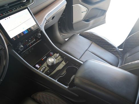 Used 2022 Jeep Grand Cherokee Summit w/ Advanced Protech Group IV AWD/4WD image 22