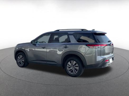 Used 2025 Nissan Pathfinder SV image 10