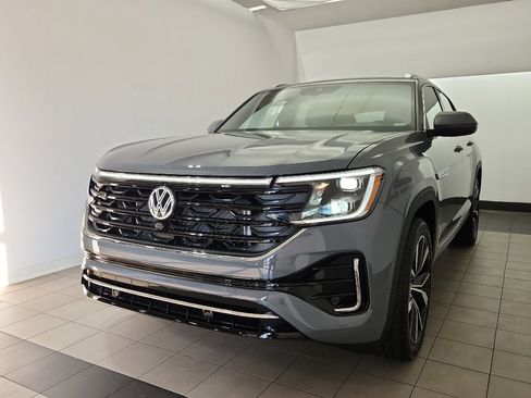 New 2026 Volkswagen Atlas Cross Sport SEL Premium R-Line AWD/4WD image 2