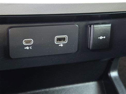 Used 2022 Land Rover Defender 110 S image 22