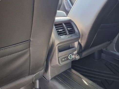 Used 2021 Volkswagen Tiguan SEL image 33