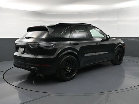 Certified 2023 Porsche Cayenne Platinum Edition AWD/4WD image 8