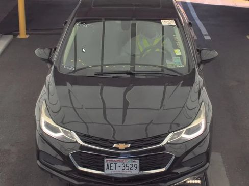 Used 2018 Chevrolet Cruze LT w/ Sun And Sound Package FWD image 2