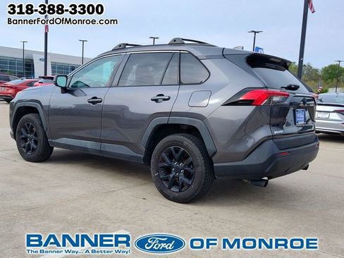 Used 2021 Toyota RAV4 LE image 4