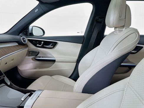 Used 2025 Mercedes-Benz C 300 Sedan image 26