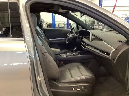 Used 2024 Cadillac XT4 Premium Luxury AWD/4WD image 16