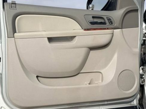 Used 2013 Chevrolet Tahoe LTZ image 12