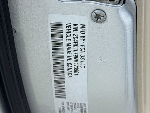 Used 2022 Chrysler Pacifica Touring-L FWD image 38