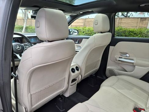 Used 2022 Mercedes-Benz GLA 250 4MATIC w/ Premium Package Lite image 14