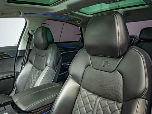 Used 2022 Audi S8 AWD/4WD image 33