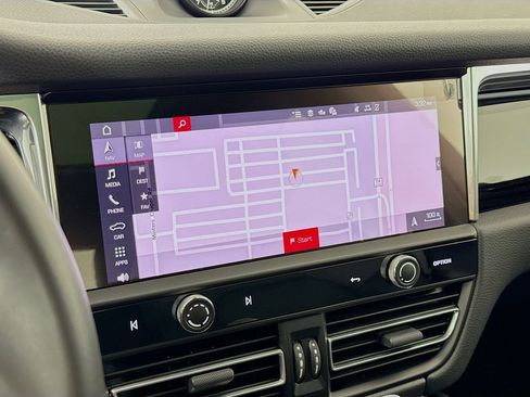 Certified 2025 Porsche Macan AWD/4WD image 20