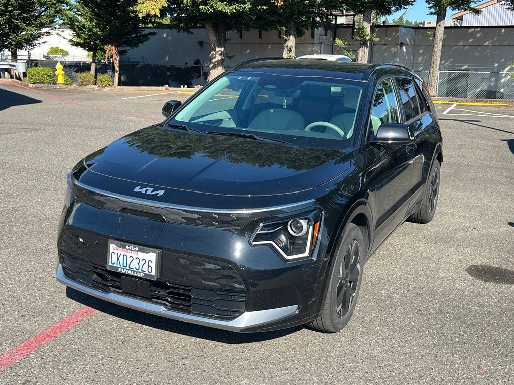 Certified 2023 Kia Niro Wind w/ Wind Preserve Package FWD image 3