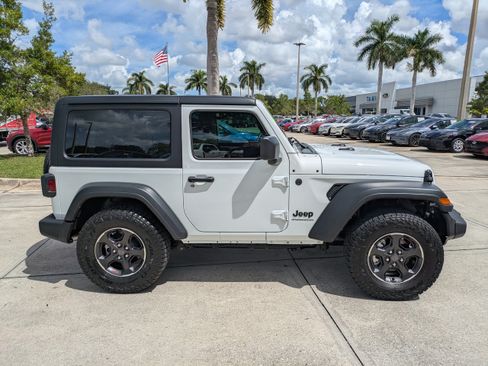 Used 2025 Jeep Wrangler Sport AWD/4WD image 3